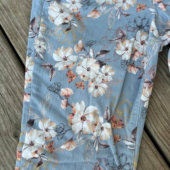 Nine West Chrystie blue floral capris, women's size 12 - Picture 4 of 8